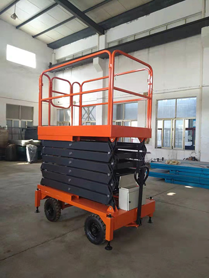 自行式升降機客戶倉庫